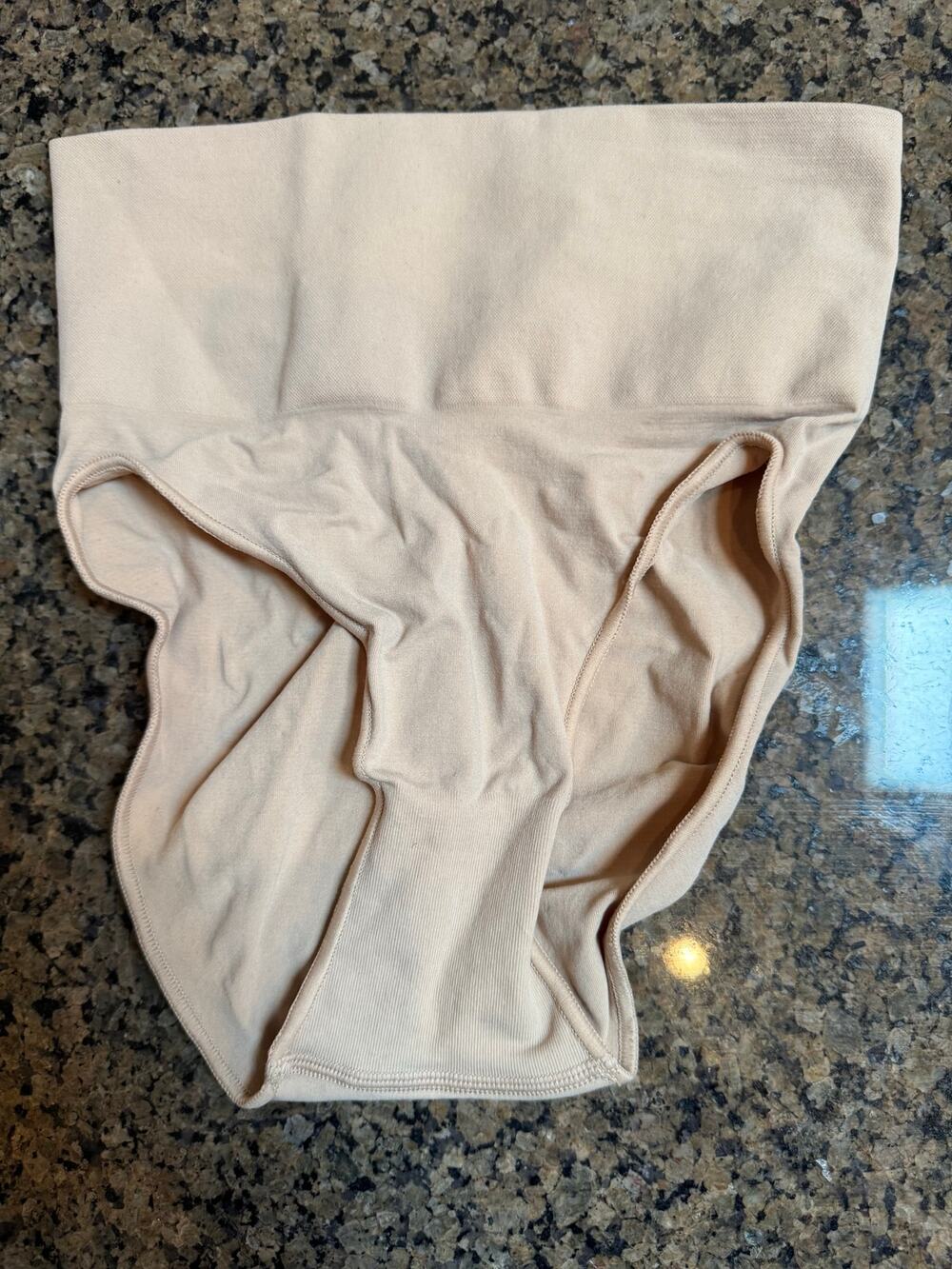 SKIMS Seamless Sculpt Mid Waist Brief XXS/XS Sand